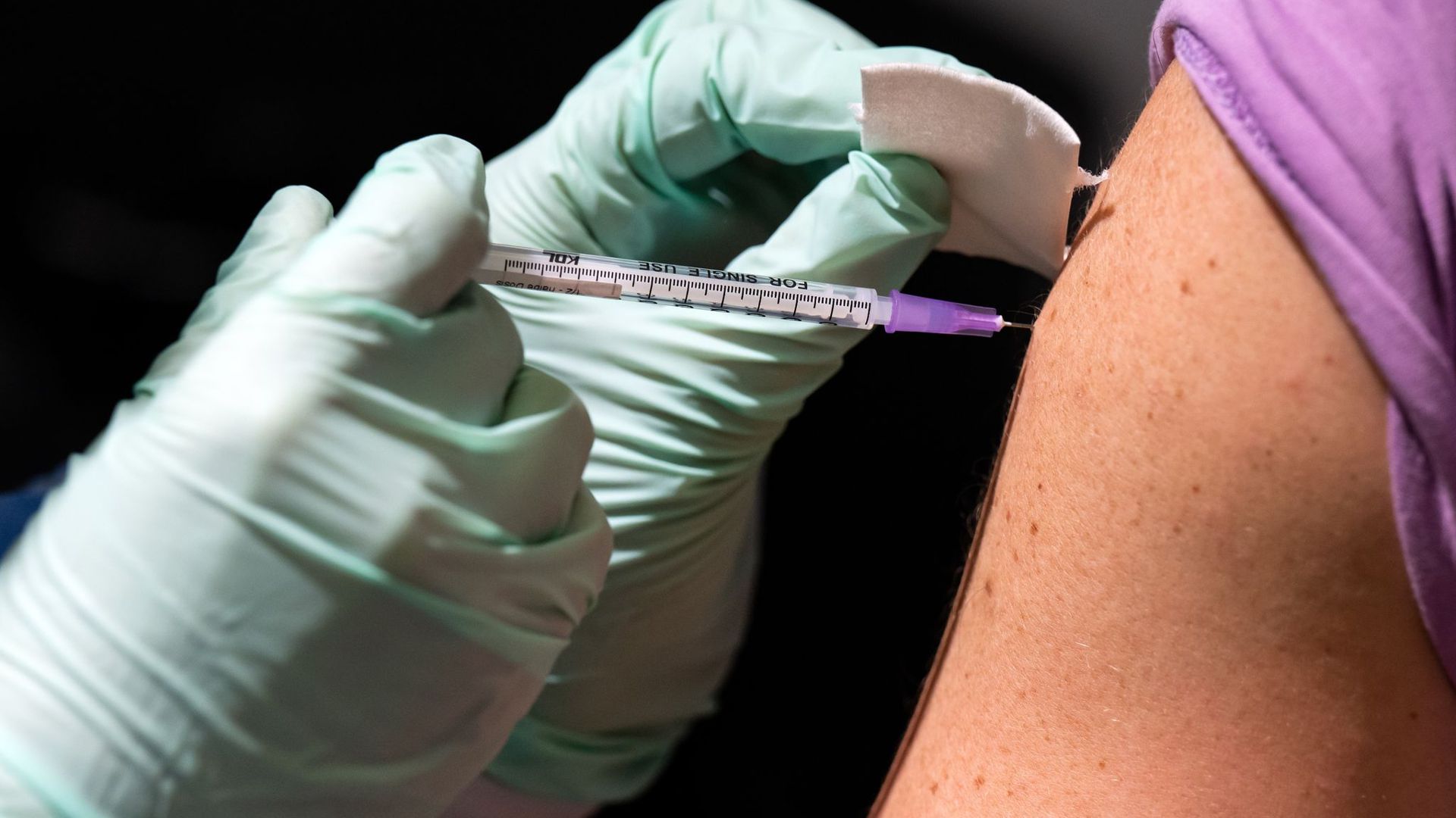 Laut WHO retten Impfungen Leben und bieten einen sehr hohen Schutz vor schwerer Krankheit und Tod.