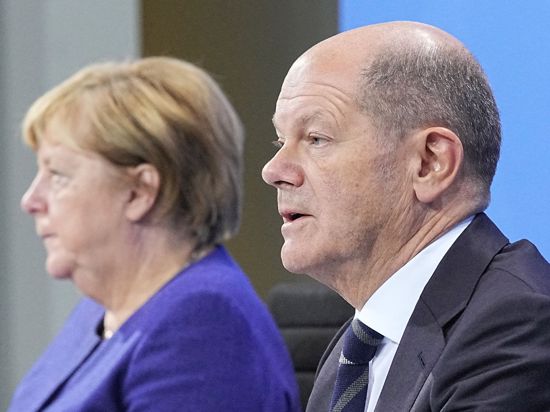 Die geschäftsführende Bundeskanzlerin Angela Merkel und ihr designierter Nachfolger Olaf Scholz bei einer Pressekonferenz im Bundeskanzleramt.