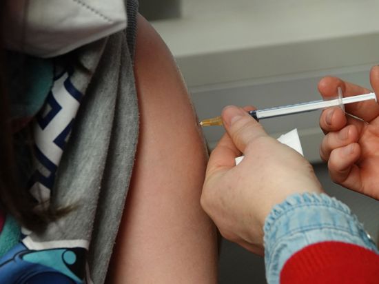 In einem Impfzentrum in Olpe haben Kindern den falschen Impfstoff gegen das Coronavirus bekommen.