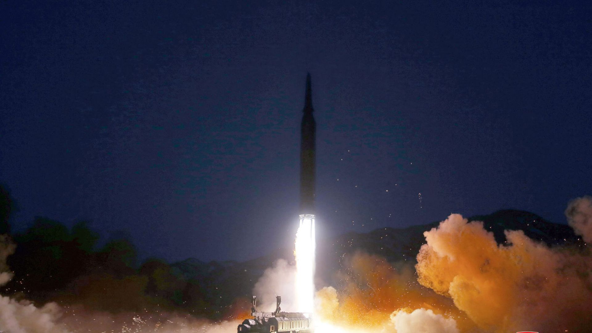 Das Foto der staatlichen nordkoreanischen Nachrichtenagentur KCNA soll den Test einer sogenannten Hyperschallrakete vor einigen Tagen zeigen.