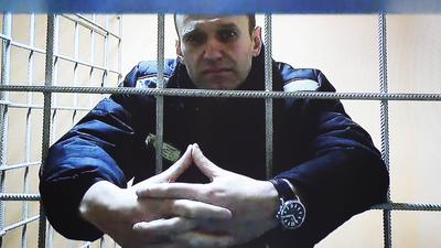 Alexej Nawalny, Oppositionspolitiker aus Russland, ist während einer Gerichtsverhandlung per Video aus einem Gefängnis zugeschaltet.