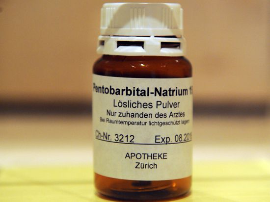 Die Kläger wollen die Erlaubnis zum Kauf des Betäubungsmittels Natrium-Pentobarbital, um sich selbst zu töten.