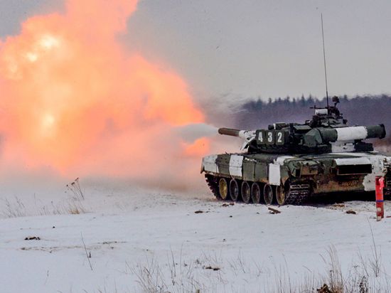 Ein russischer Panzer während einer Militärübung.