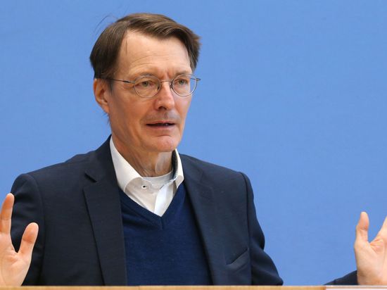 SPD-Gesundheitsminister Karl Lauterbach sieht schnelle Öffnungsschritte kritisch.