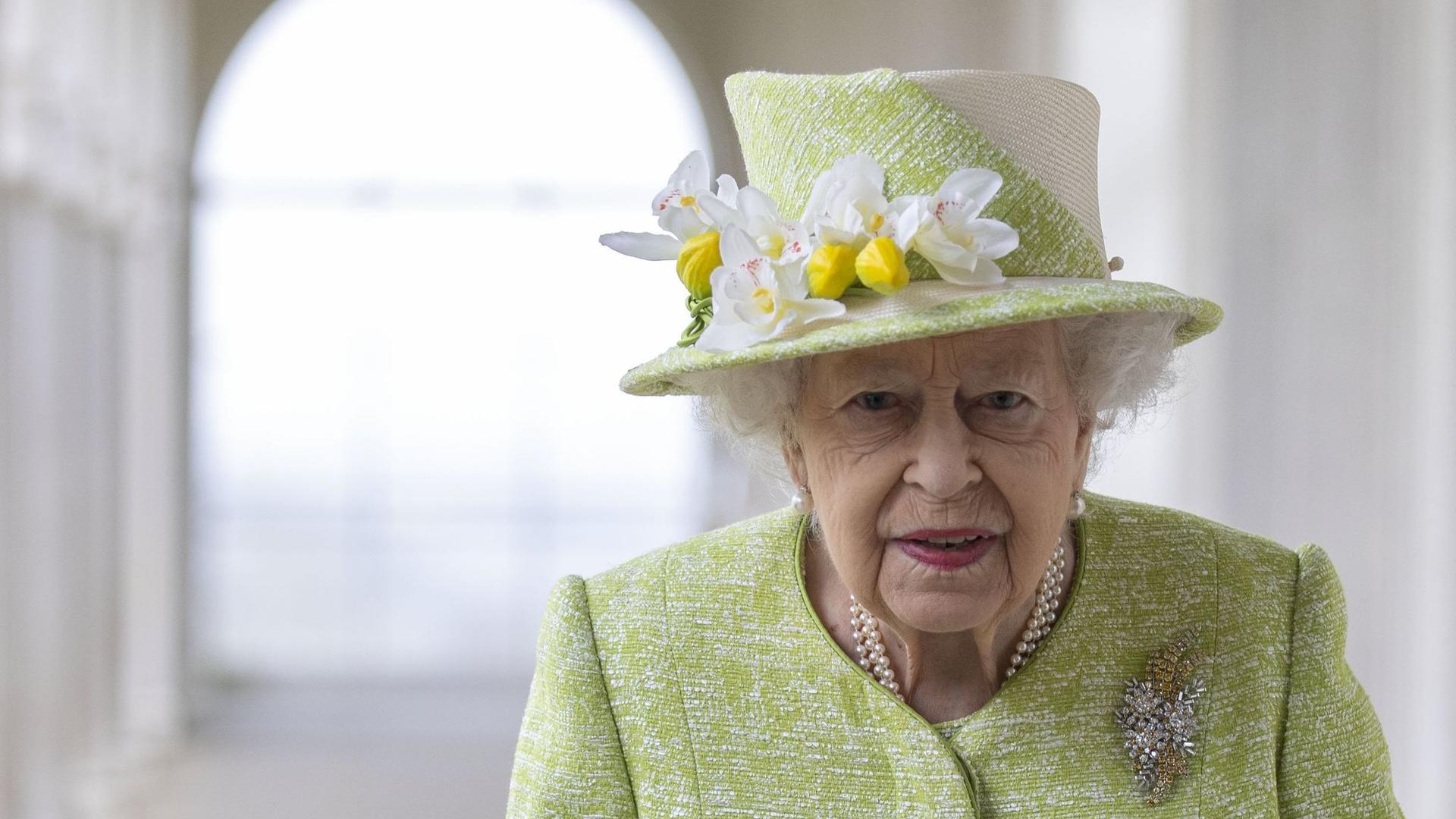 Queen Elizabeth verspürt weiterhin leichte erkältungsähnliche Symptome.