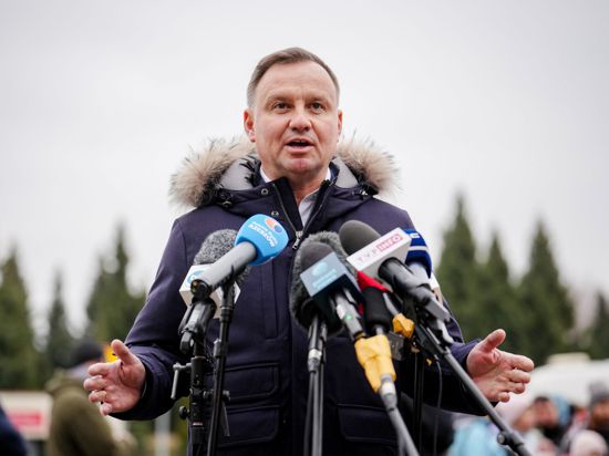 Die polnische Regierung – hier im Bild Präsident Andrzej Duda – widerspricht Gerüchten über Kampfjetlieferungen in die Ukraine.