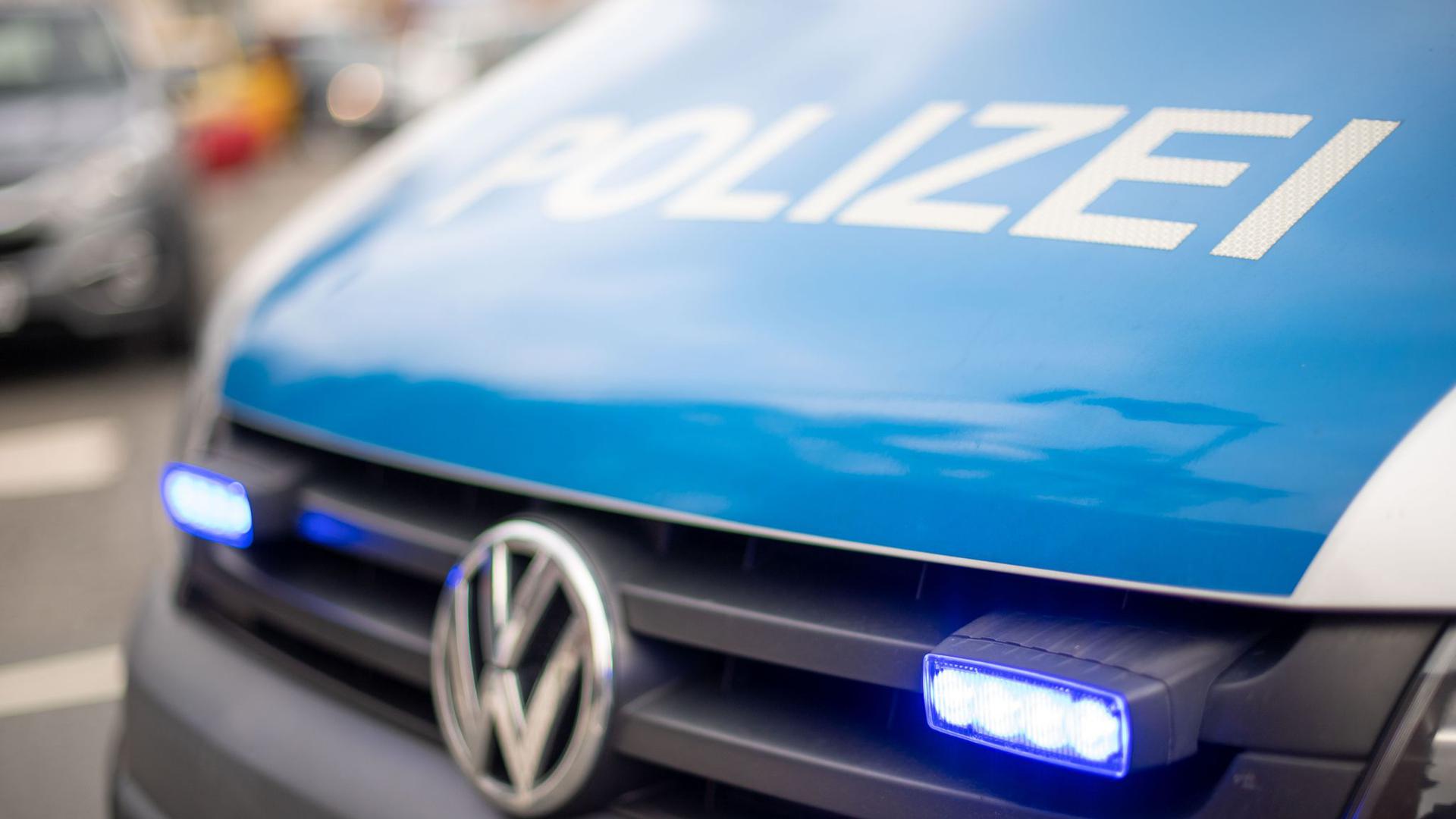 Nach dem Fund von vier Leichen in einem Haus in Chemnitz ermittelt die Polizei (Symbolbild).