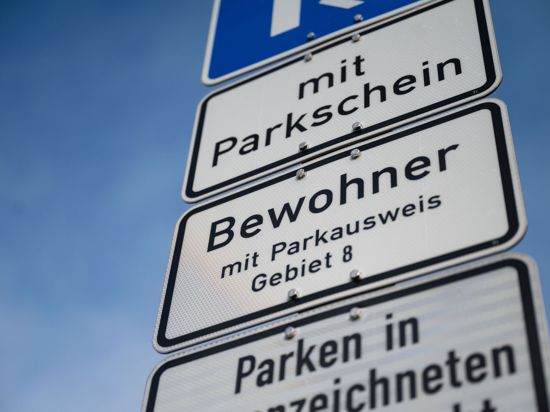 2020 hatten Bundestag und Bundesrat eine Obergrenze bei Anwohnerparkausweisen von 30,70 Euro pro Jahr gekippt.
