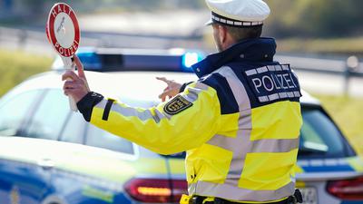 Die Polzei hat über 100.000 Autofahrerinnen und Autofahrer binnen 24 Stunden kontrolliert.