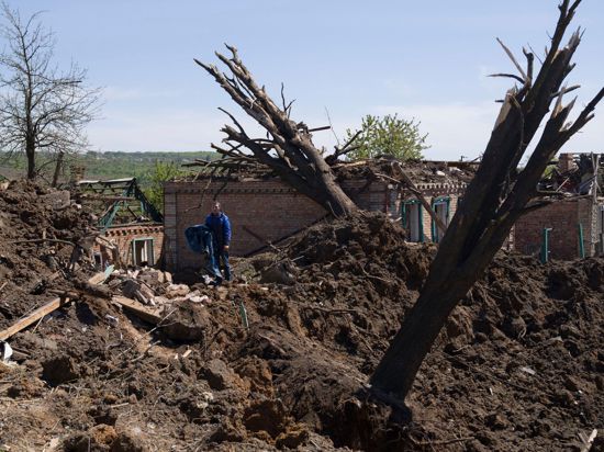 Ein russischer Luftangriff zerstörte ein Wohngebiet in Bachmut in der Ostukraine.