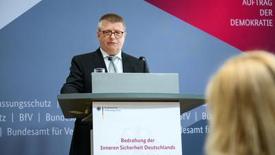 Der Präsident des Bundesamts für Verfassungsschutz, Thomas Haldenwang, spricht beim 18. Symposium des Bundesamts in Berlin.