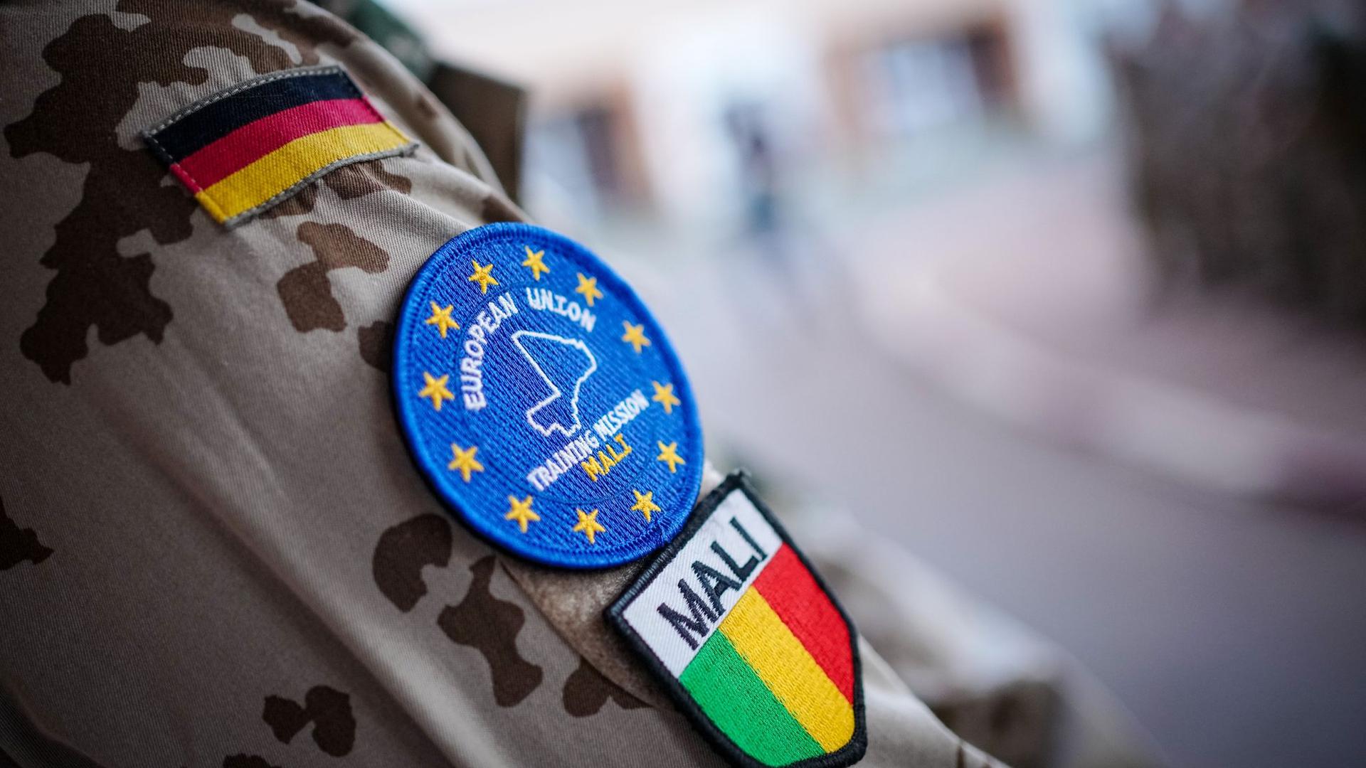 Das Emblem der „European Union Training Mission“ (EUTM) auf dem Uniformärmel eines Bundeswehrsoldaten. Der Schwerpunkt der Mission wird von Mali ins benachbarte Niger verlegt.