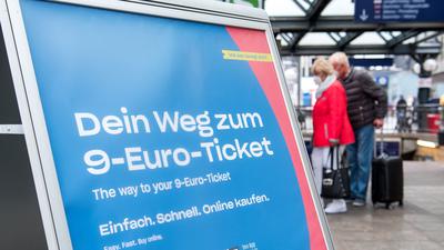 In Hamburg hat der Vorverkauf des 9-Euro-Tickets für den Nah- und Regionalverkehr begonnen.