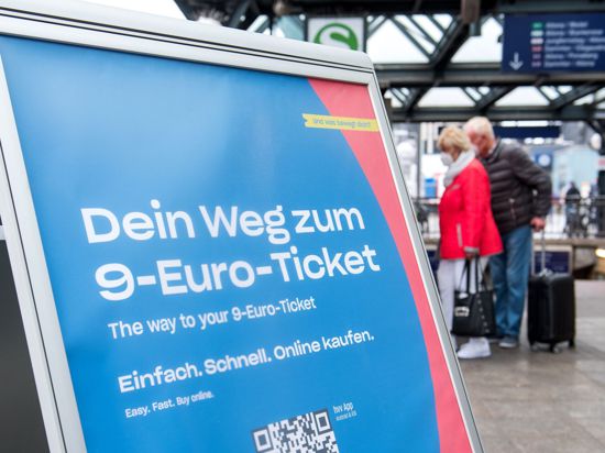 In Hamburg hat der Vorverkauf des 9-Euro-Tickets für den Nah- und Regionalverkehr begonnen.