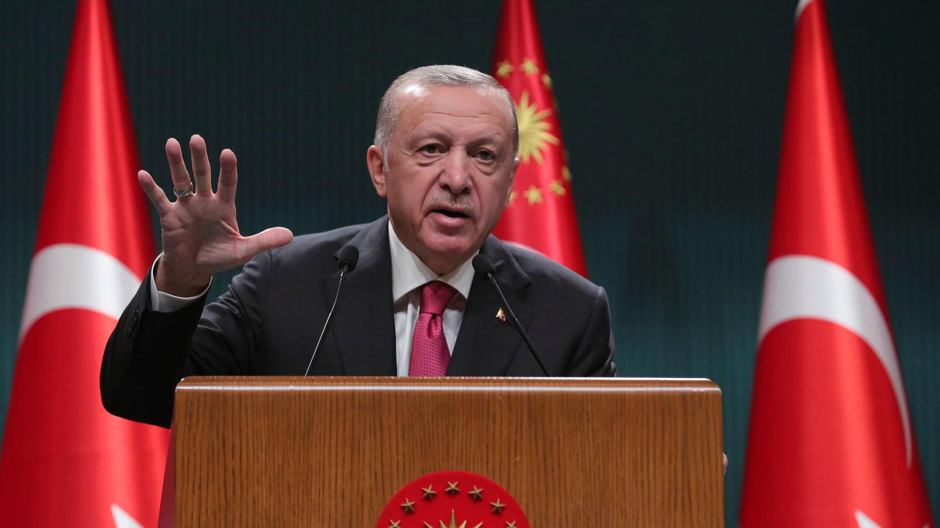Recep Tayyip Erdogan, Präsident der Türkei, spricht nach einer Kabinettssitzung in Ankara.