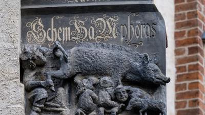 Das als „Judensau“ bezeichnete Schmährelief an der Stadtkirche in Wittenberg in Sachsen-Anhalt.
