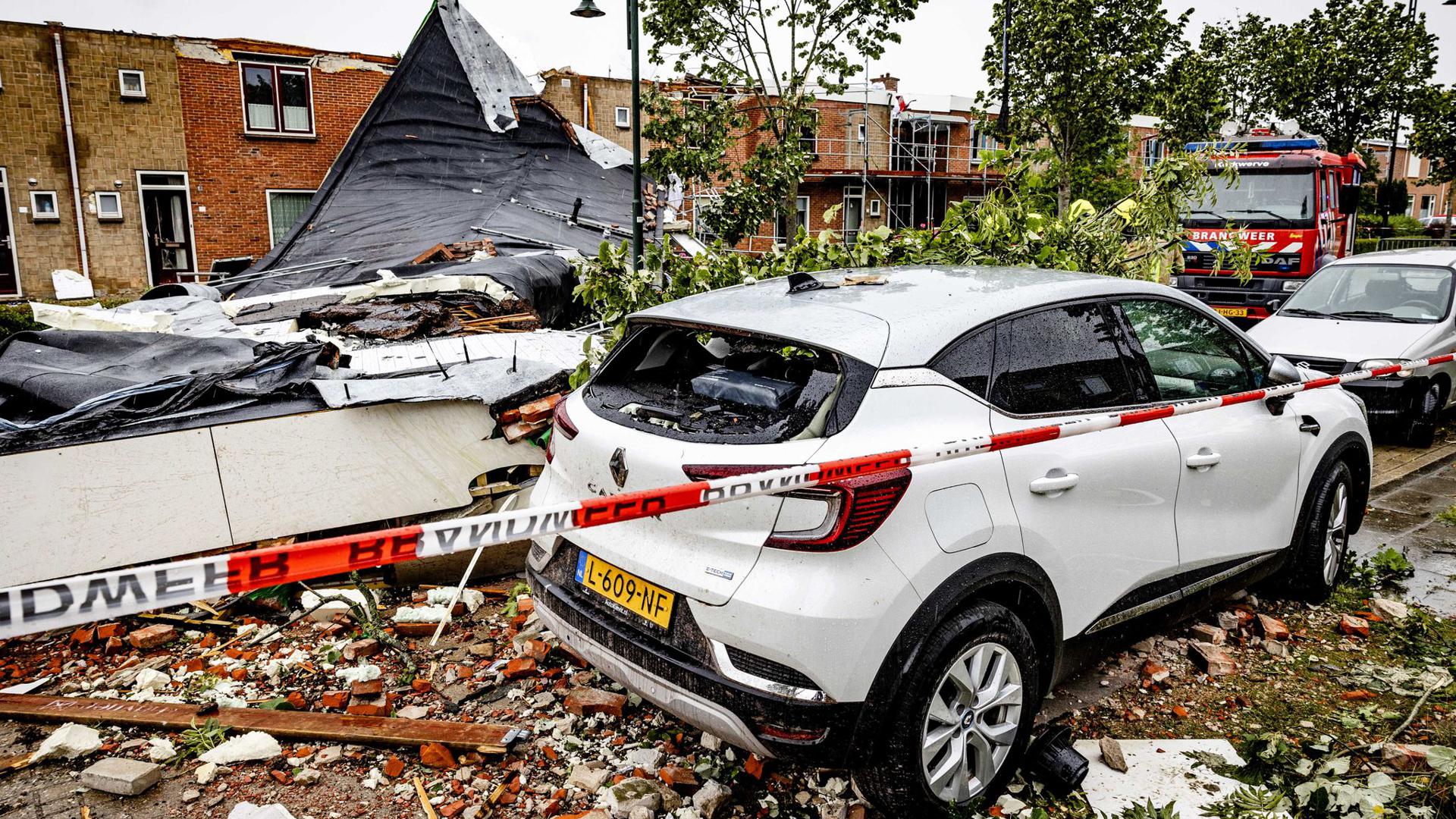 Erheblichen Schaden richtete eine Windhose in der niederländischen Stadt Zierikzee an.