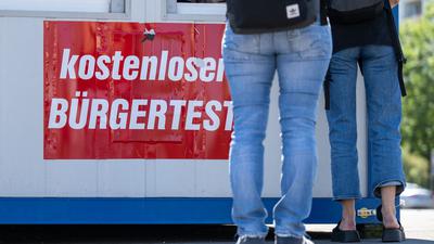 Ein Schnelltestzentrum in Leipzig. Ab heute tritt eine neue Verordnung zu den bisher kostenlosen Bürgertests in Kraft.