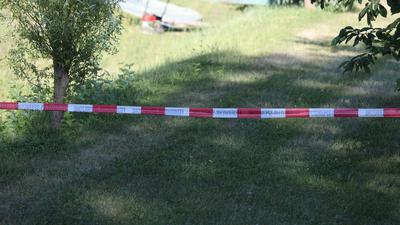 Ein Mann ist in Bad Sulza (Thüringen) beim Rasenmähen in ein Erdloch gefallen und tödlich verunglückt.