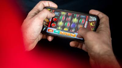 Glücksspiel hat seine Anziehungskraft: Bei zahlreichen Online-Anbietern kann rund um die Uhr gespielt werden. Die Anbieter kommen nicht nur aus Deutschland. 