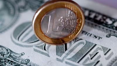 Der Euro ist erstmals seit fast 20 Jahren nur noch so viel wert wie ein Dollar.