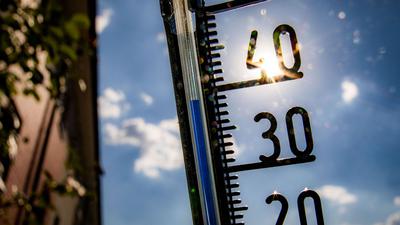 Wenn das Thermometer steigt und steigt: Hohe Temperaturen belasten die Bevölkerung teils schwer.