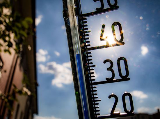 Wenn das Thermometer steigt und steigt: Hohe Temperaturen belasten die Bevölkerung teils schwer.
