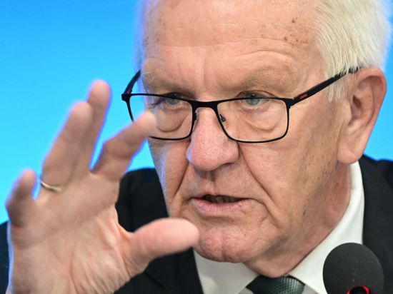 Droht mit seinem Nein zum Entlastungspaket: Ministerpräsident Winfried Kretschmann.