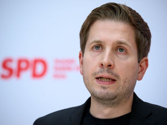 SPD-Generalsekretär Kevin Kühnert äußert sich bei einer Pressekonferenz im Willy-Brandt-Haus.