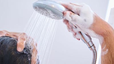 Die tägliche Dusche gehört für viele Menschen dazu – zur Körperhygiene, aber auch, um beschwingt in den Tag zu starten.