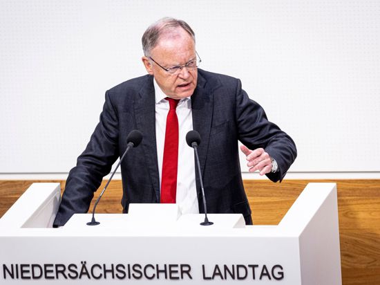 Niedersachsens Ministerpräsident Stephan Weil (SPD) bei einer Rede im niedersächsischen Landtag.