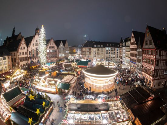 In vielen Kommunen Deutschlands droht eine Weihnachtszeit mit weniger Beleuchtung als in früheren Jahren.