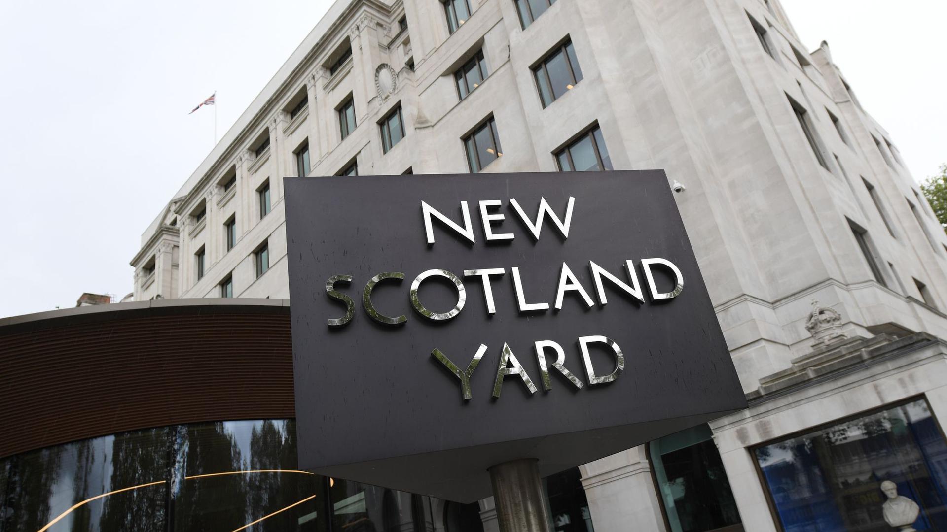 Die Polizeibehörde New Scotland Yard im Stadtteil City of Westminster am Londoner Themse-Ufer: Die Londoner Metropolitan Police ist erneut von einem Rassismus-Skandal erschüttert worden.
