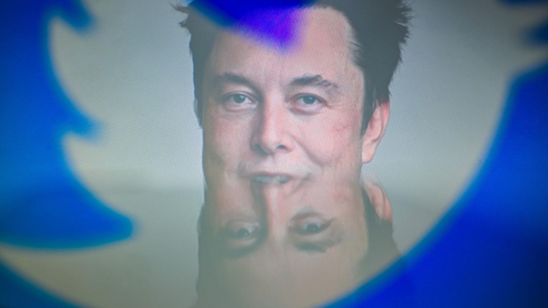 Elon Musk hat Twitter übernommen und führt Änderungen ein.