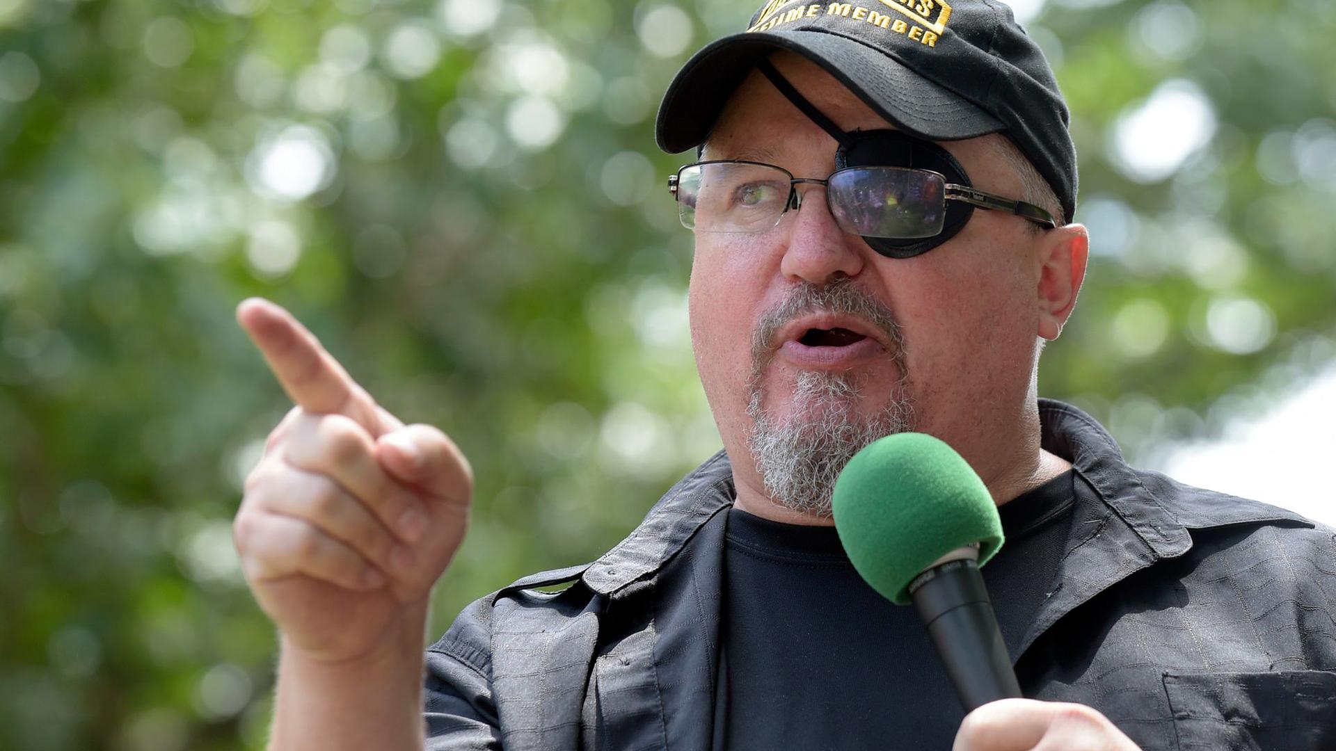 Stewart Rhodes, Gründer rechtsextremen Miliz „Oath Keepers“, spricht während einer Kundgebung vor dem Weißen Haus.