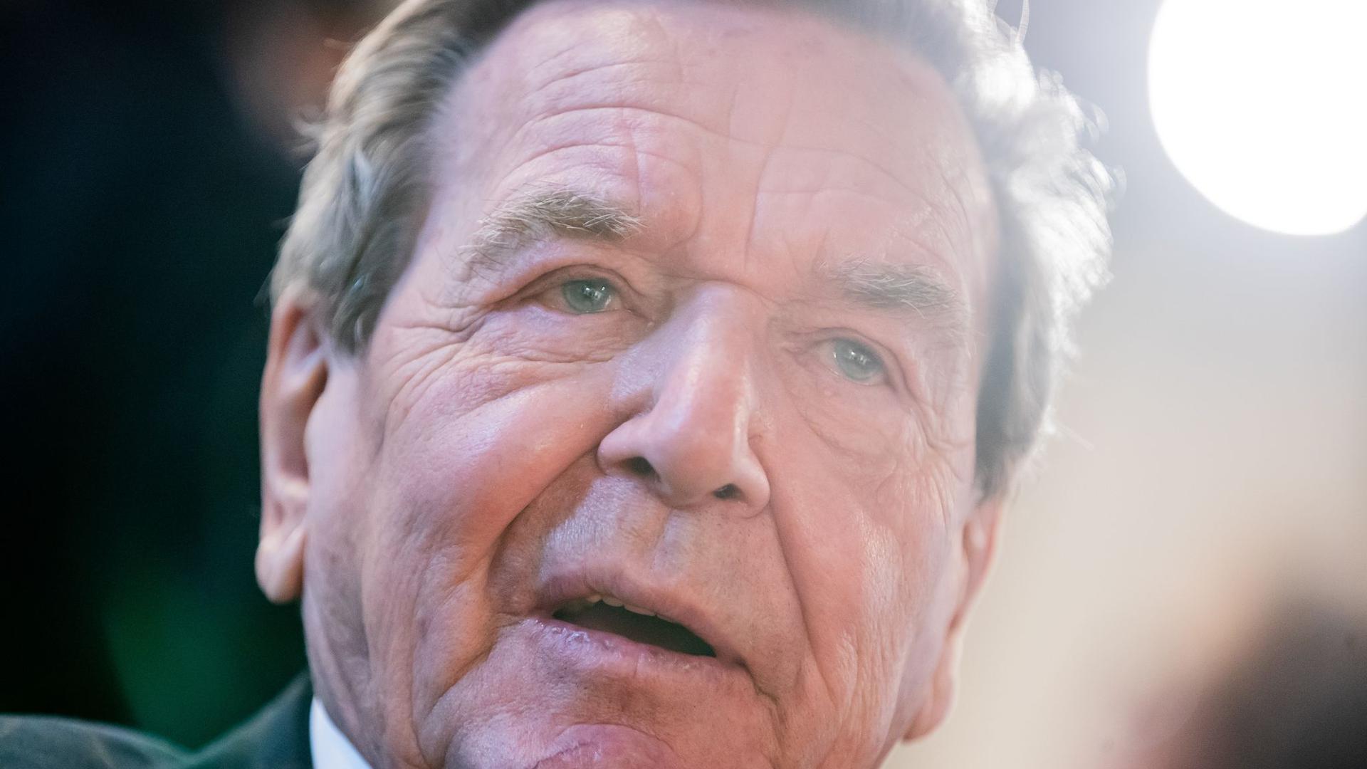 Das Parteiordnungsverfahren gegen Gerhard Schröder ist in die Berufung gegangen.