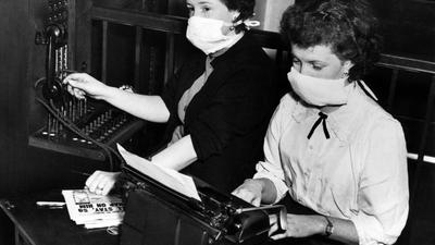 Selbst in den Büros saßen die Angestellten mit Gazemasken. Im Dezember 1952 legt sich fünf Tage lang eine schwere Dunstglocke aus Rauch und Nebel über die britische Hauptstadt.