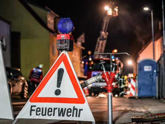 Die Feuerwehr im Einsatz im baden-württembergischen Urbach.
