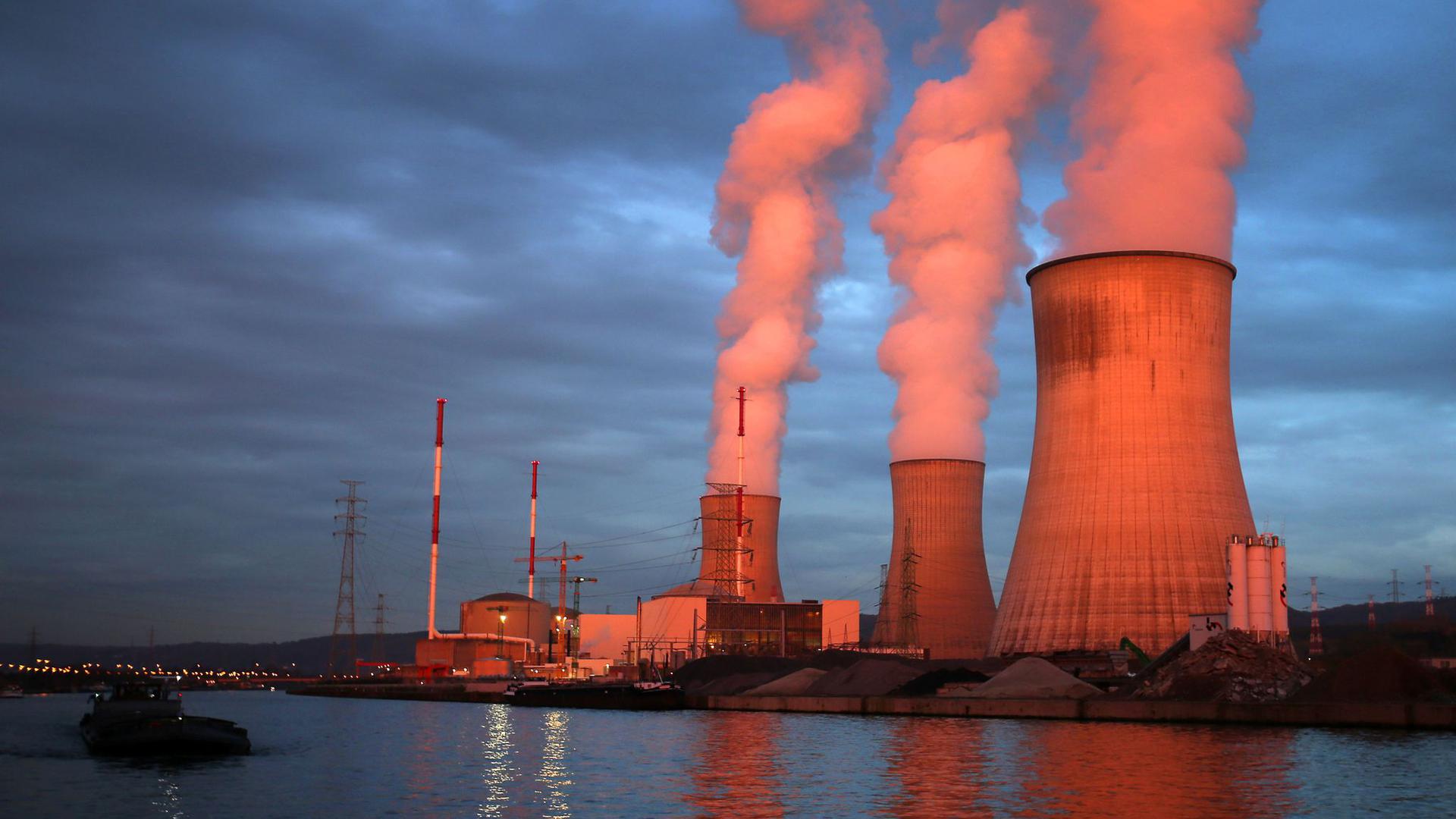 Das Atomkraftwerk Tihange liegt etwa 60 Kilometer von Aachen in Nordrhein-Westfalen entfernt.