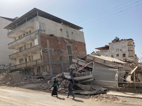 Zerstörte Häuser im türkischen Ort Kirikhan nahe der syrischen Grenze.