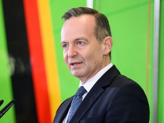 Bundesverkehrsminister Volker Wissing (FDP) hat den Ländern bei seinen Plänen für deutsche Autobahnen eine Frist gesetzt – und könnte ausgebremst werden.