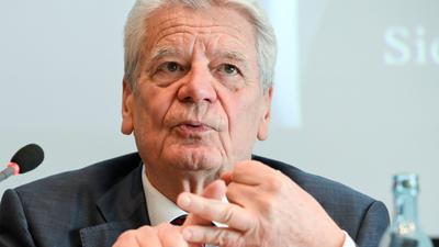 „Gewalt nützt ihm, Krieg nützt ihm“, sagt Joachim Gauck, Bundespräsident a.D., über Kremlchef Wladimir Putin.