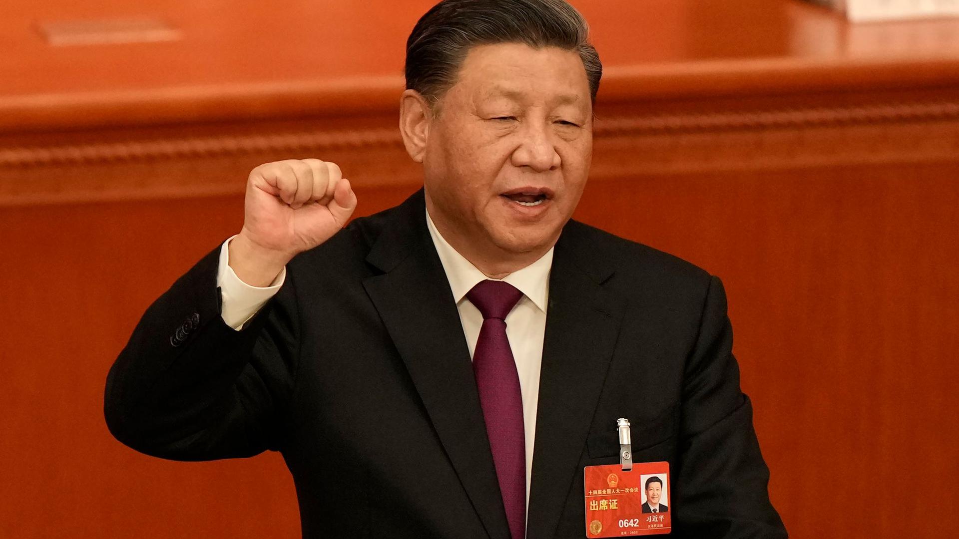 Experten zufolge schürt er mit einer immer selbstbewussteren Außenpolitik Nationalismus: Xi Jinping.