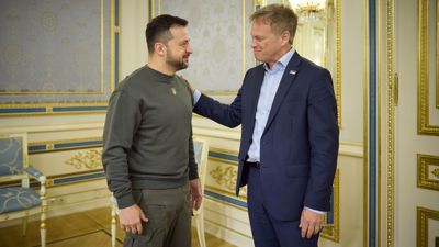 Der ukrainische Präsident Wolodymyr Selenskyj und der britische Verteidigungsminister Grant Shapps haben sich in Kiew getroffen.