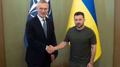 Der ukrainische Präsident Wolodymyr Selenskyj und NATO-Generalseketär Jens Stoltenberg haben sich in Kiew zu Gesprächen getroffen.