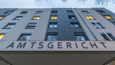 Das Amtsgericht Leverkusen hat wegen der Planung und Vorbereitung eines Terroranschlags einen Haftbefehl gegen einen 15-Jährigen aus dem Rheinisch-Bergischen-Kreis in Nordrhein-Westfalen erlassen.