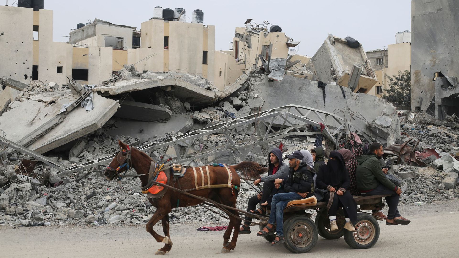 Palästinenser, die vor der israelischen Bodenoffensive fliehen, kommen in Rafah im Gazastreifen an. Das Leid der Zivilisten in dem Krieg ist groß.