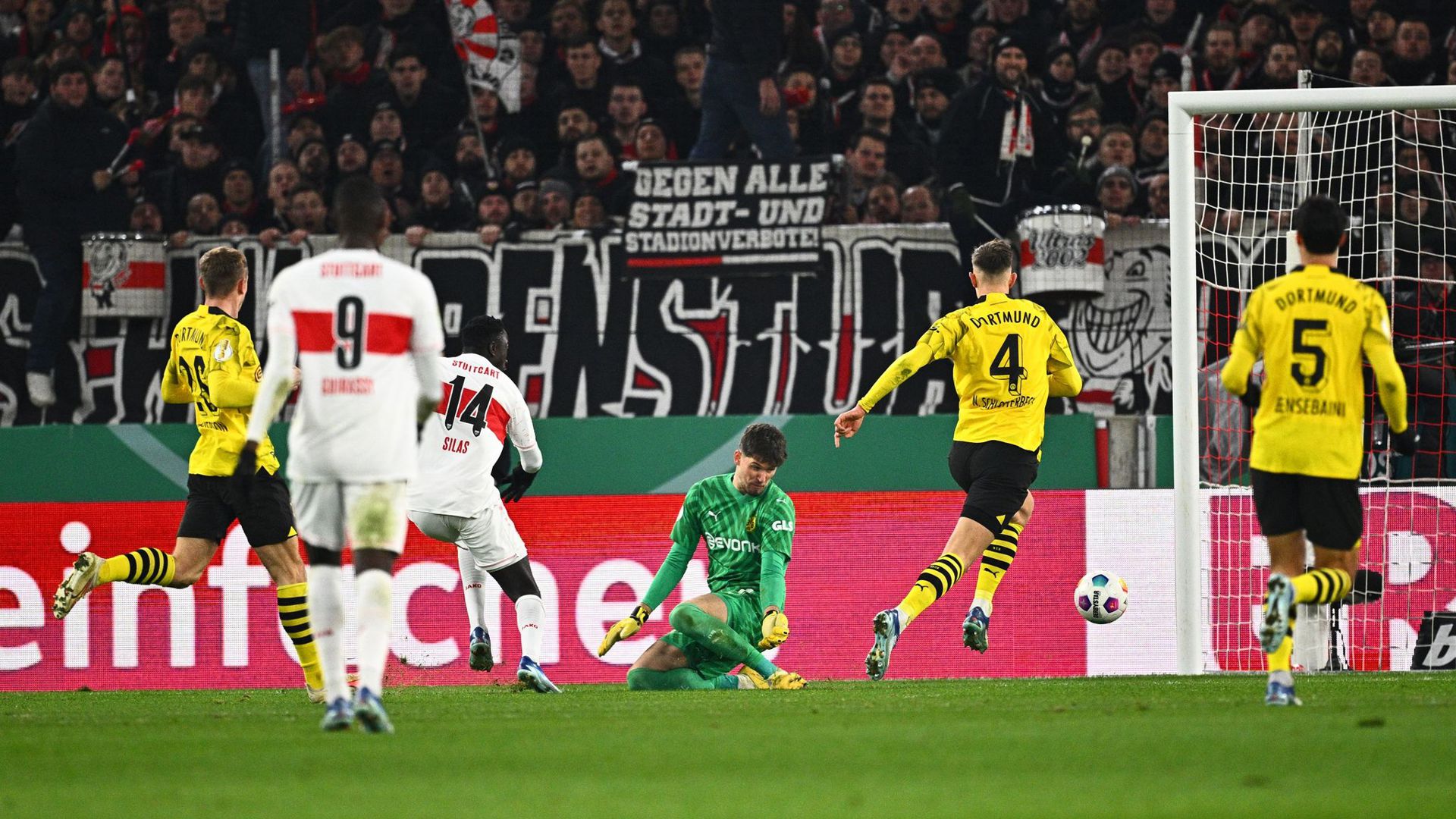 Stuttgarts Silas (14) sorgte beim Sieg gegen Dortmund für den Endstand.