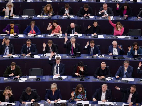 Die Gesetzgeber der Europäischen Union stimmen über ein Gesetz zur künstlichen Intelligenz ab. Das EU-Parlament gibt grünes Licht für schärfere Regeln für Künstliche Intelligenz.