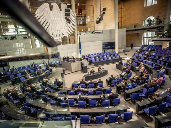 Die Union warb im Bundestag vehement dafür, der von Russland angegriffene Ukraine mit der Lieferung von Taurus-Marschflugkörpern zu helfen.